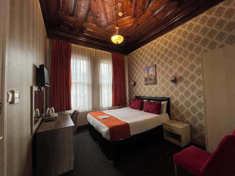 Deluxe Suite photo 1