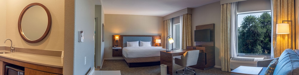 Suite, 1 King Bed, Non Smoking - Photo 3