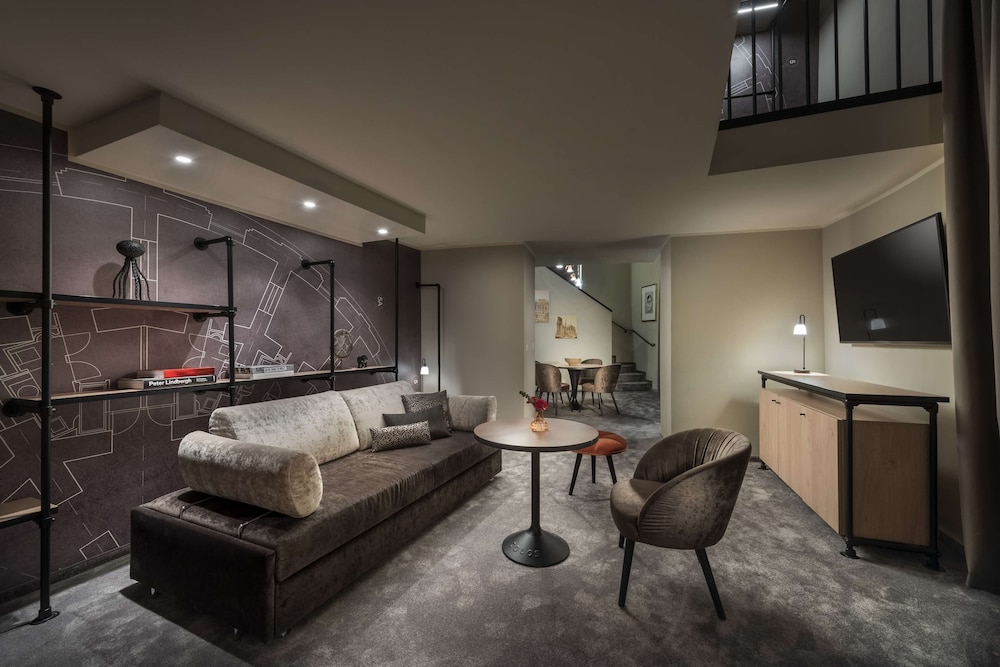 Suite, 1 King Bed (Cathedral Duplex)