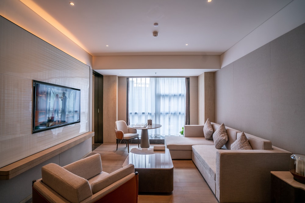 King One Bedroom Suite with Kitchenette