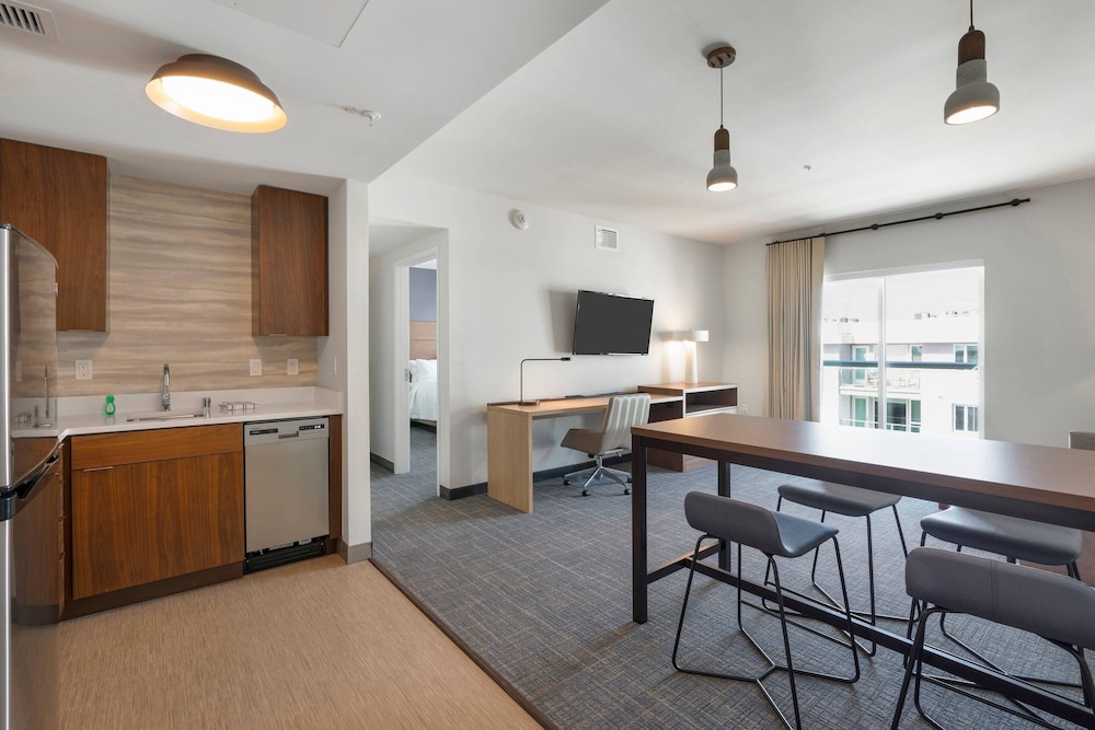 Suite, 1 Bedroom - Photo 1