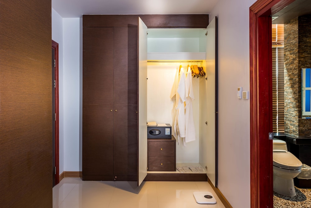 Nipa Grand Suite Room - Photo 5