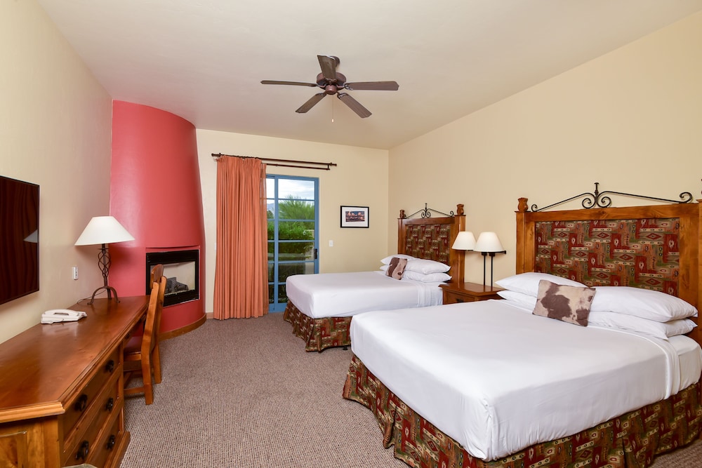 Deluxe Room, 2 Queen Beds, Fireplace - Photo 4