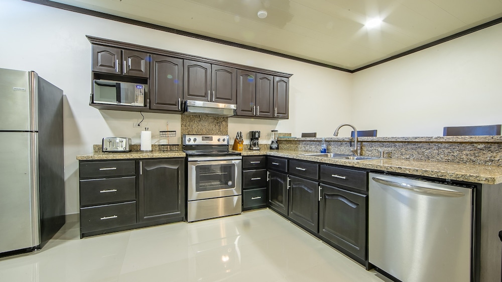 Family Kitchen Suite photo 1