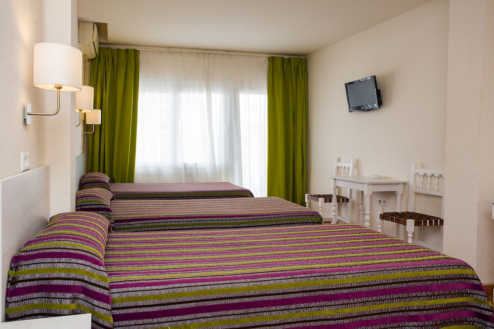 Triple Room - Photo 1