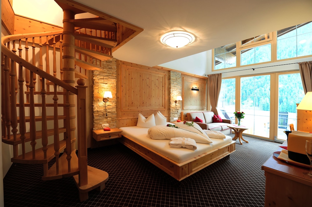 Family Room, 2 Bedrooms, Balcony (Zirben) photo 1