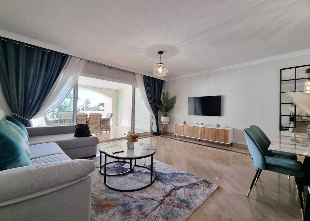 Apartamento, 2 habitaciones, balcón, vista al jardín