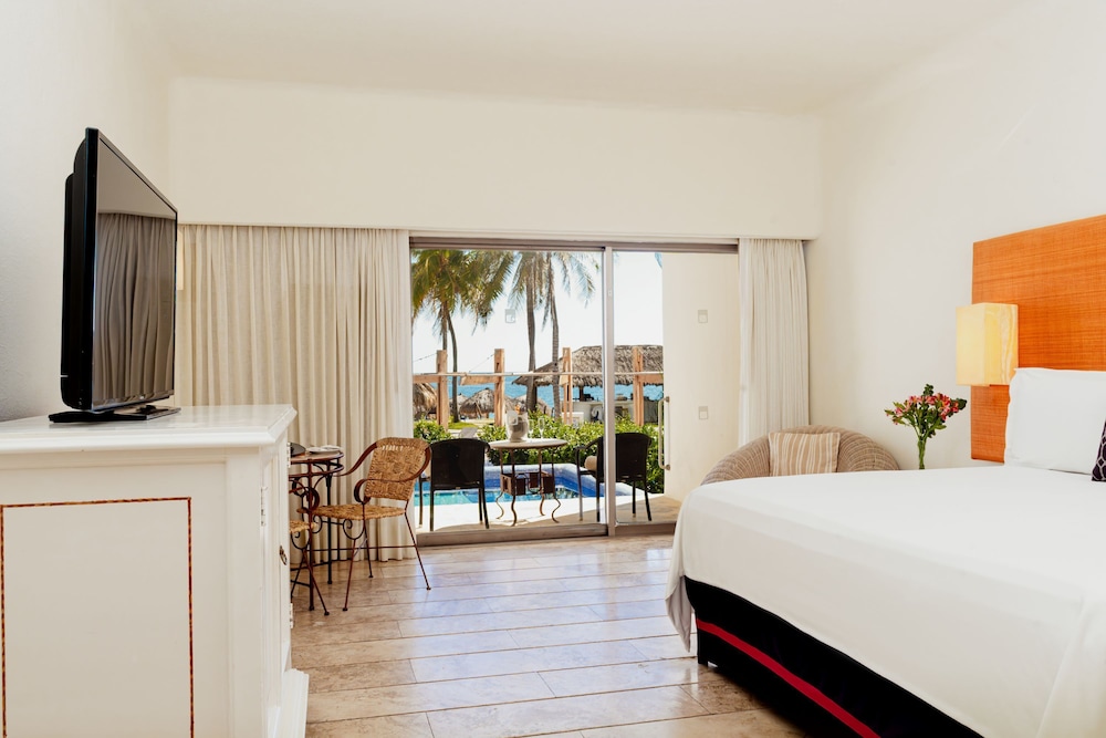 Deluxe King with pool sea view - Photo 1