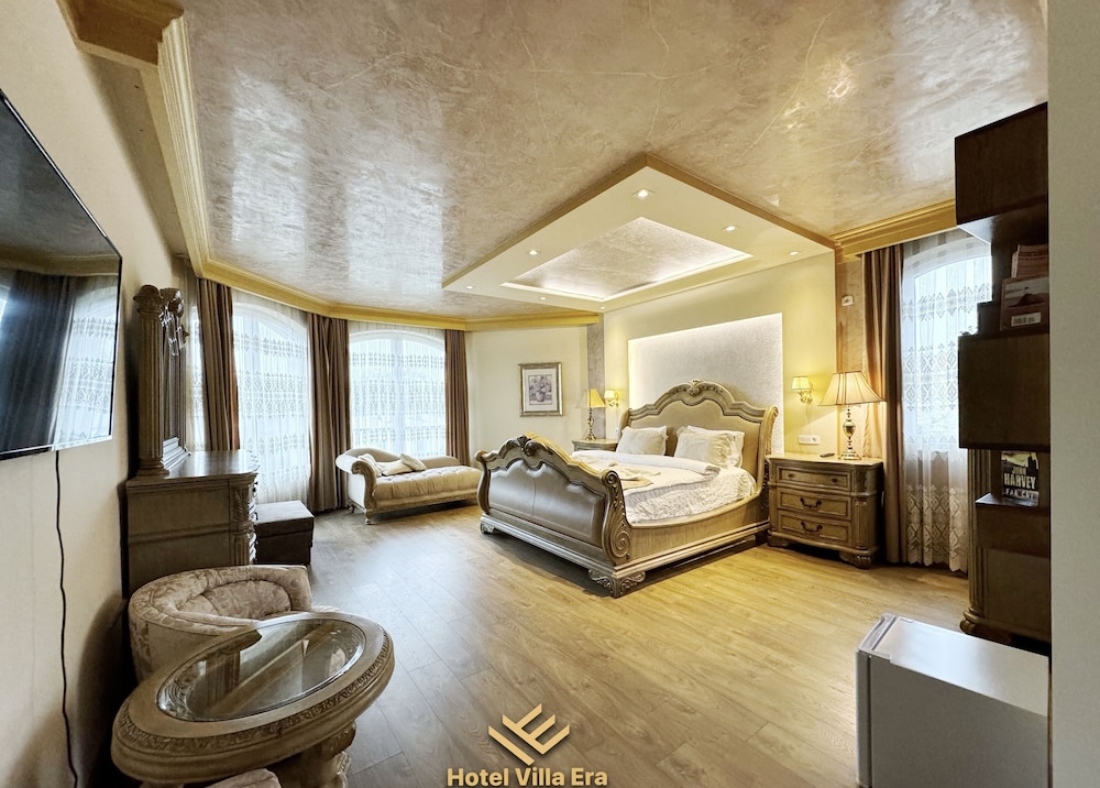 Royal Room, 1 King Bed, Garden View - Photo 1