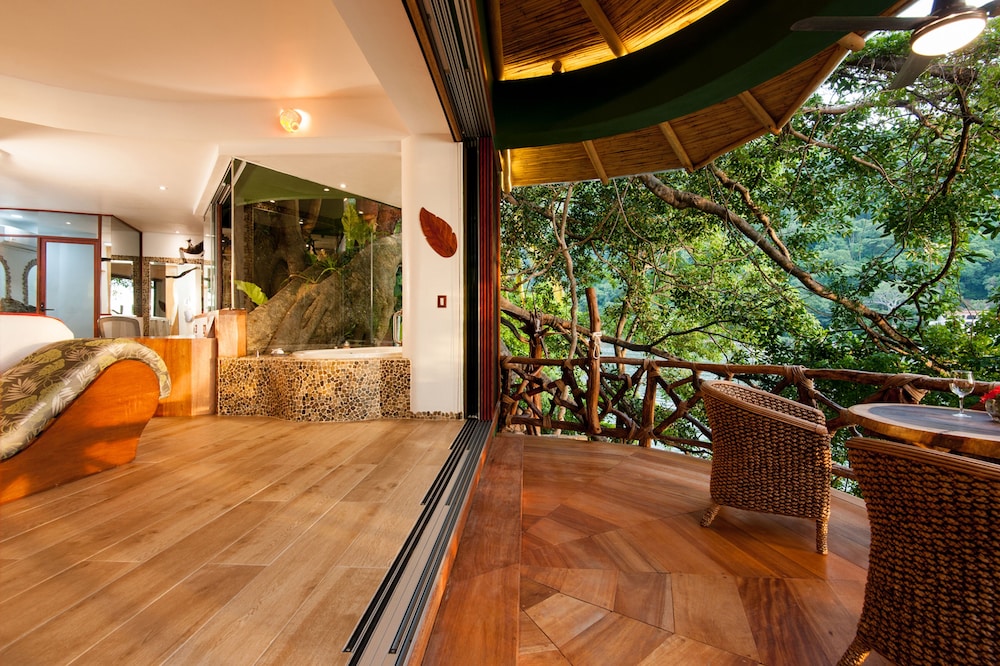 Jungle Love Nest-ocean View