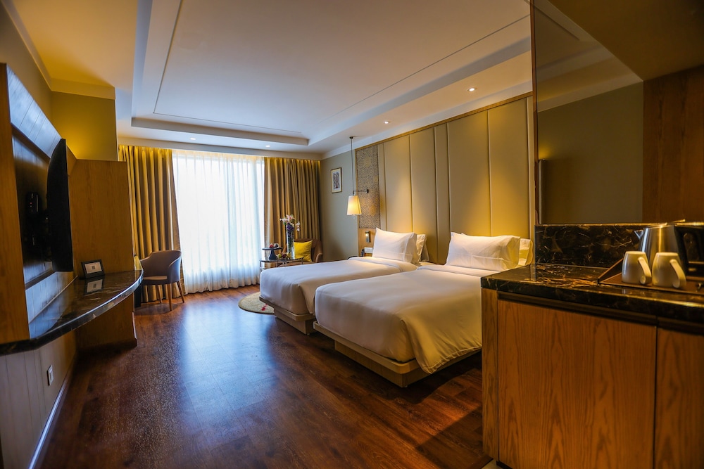 Suite, 1 Bedroom - Photo 1