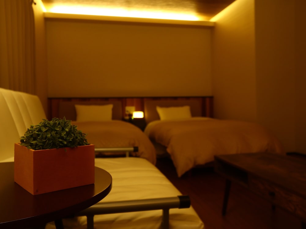 Basic Quadruple Room photo 2