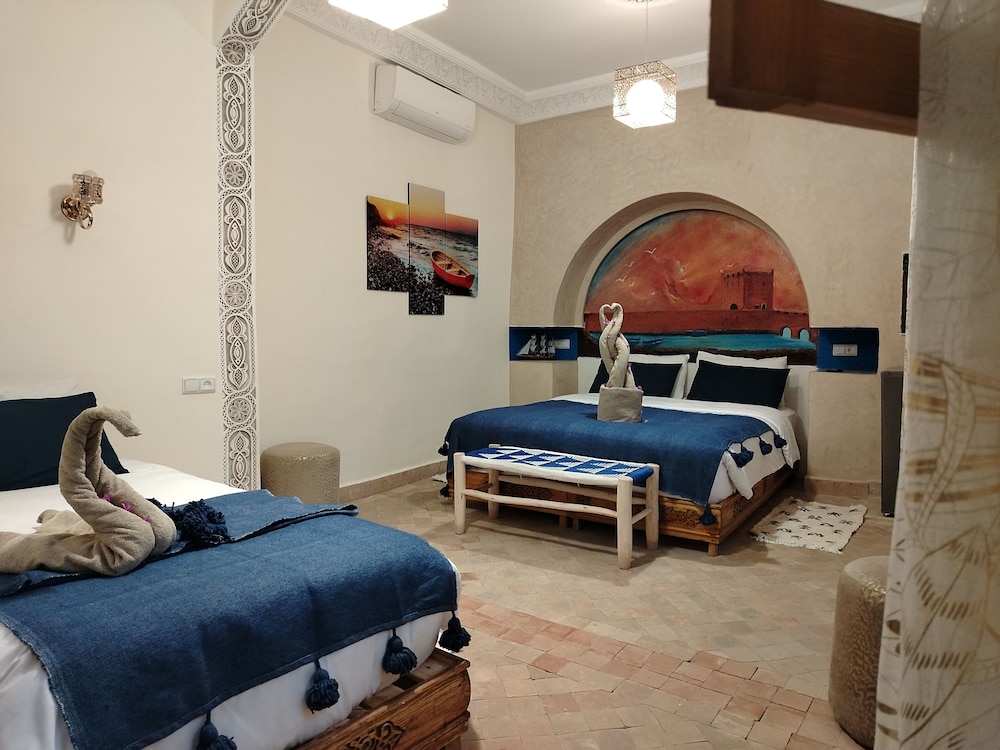 Family Triple Room, Non Smoking, Refrigerator photo 1