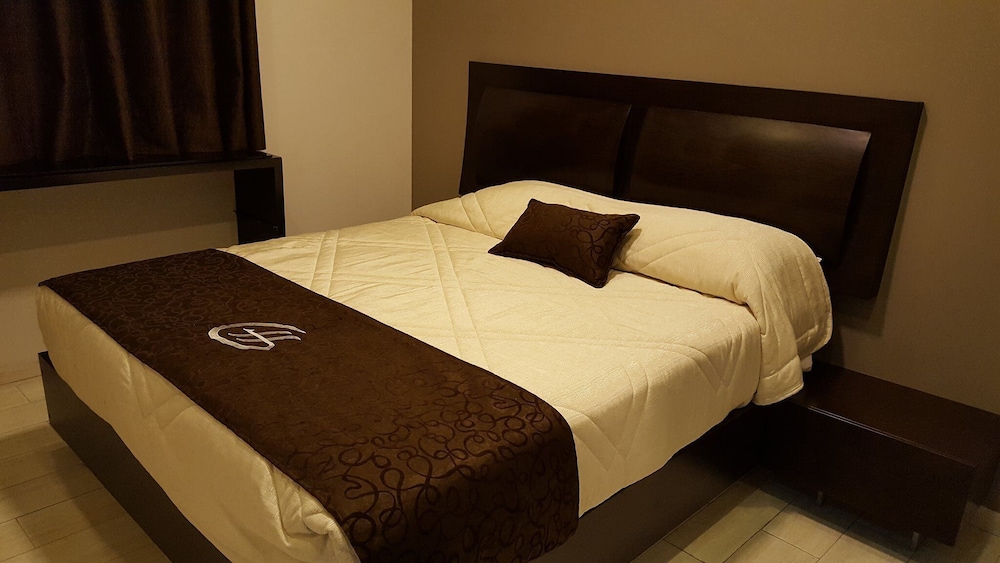 Standard Room, 1 Queen Bed