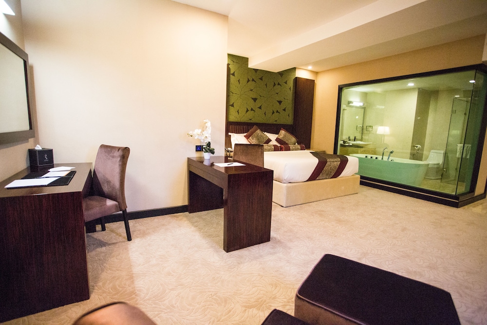 Junior Suite, 1 King Bed photo 2
