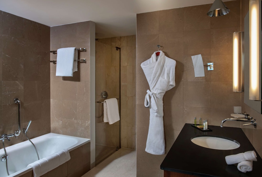 Executive Room, 1 King Bed photo 2