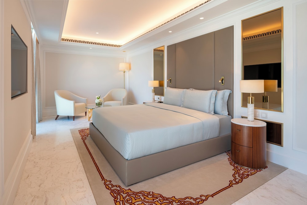 Royal City Suite photo 3
