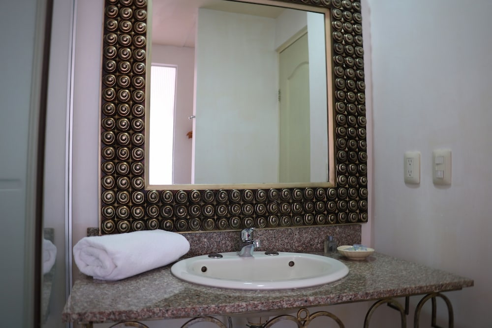 Standard Double Room - Photo 7