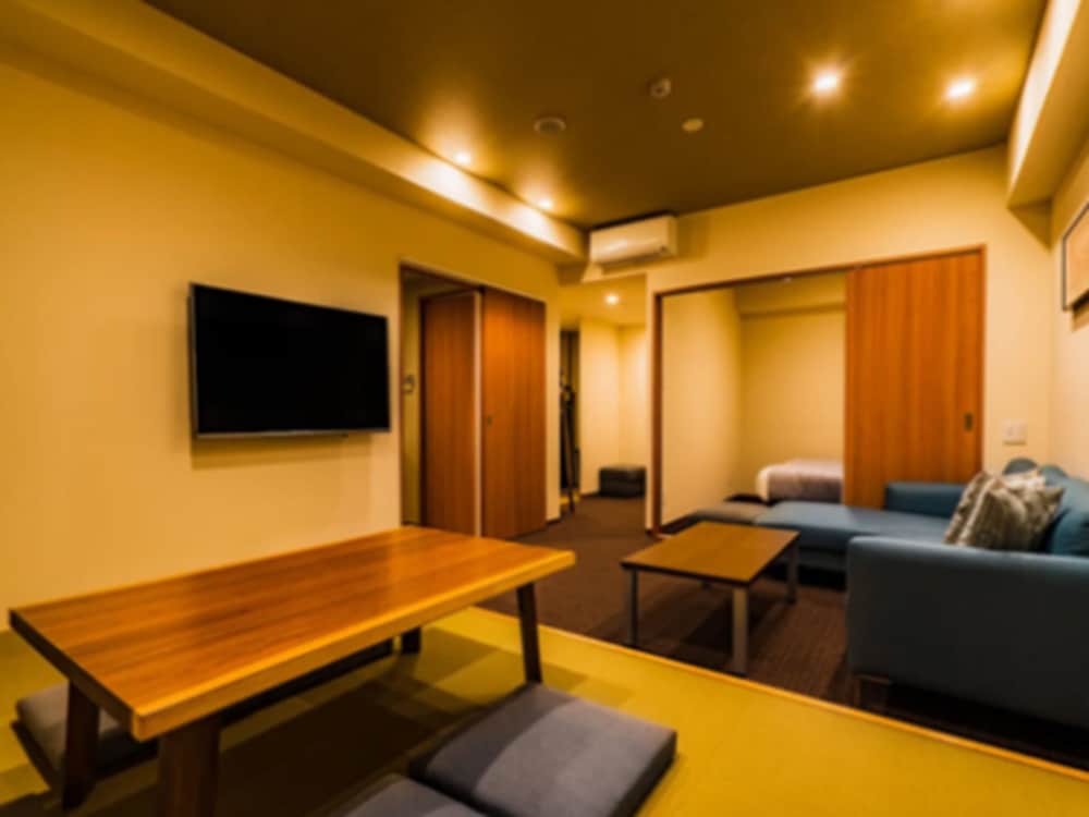 Club Suite, 1 Bedroom, Non Smoking, Hot Tub - Photo 5