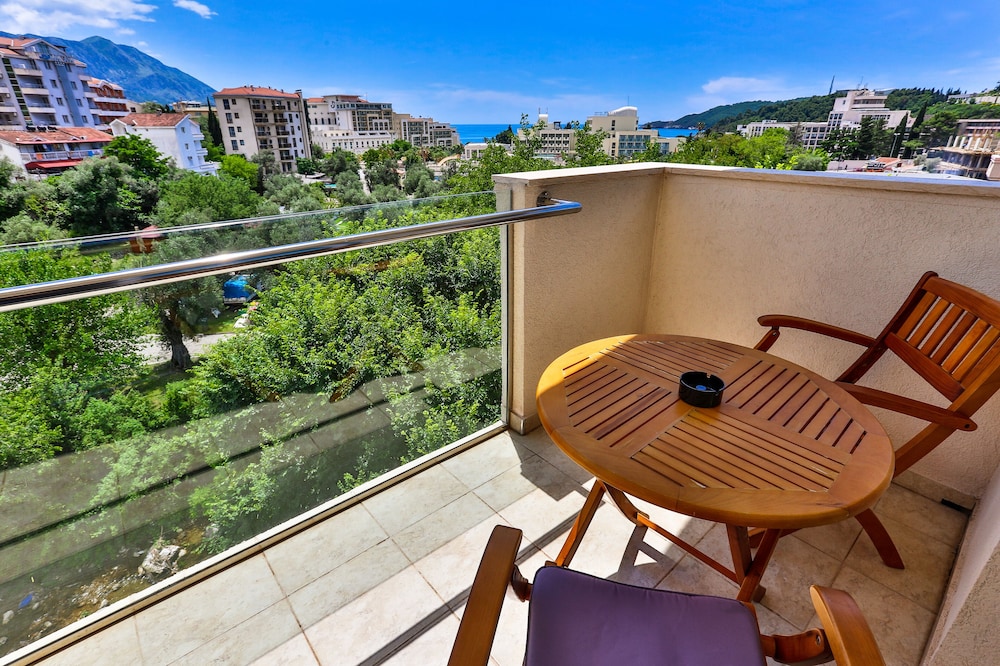 Superior Room, Multiple Beds, Sea View photo 1