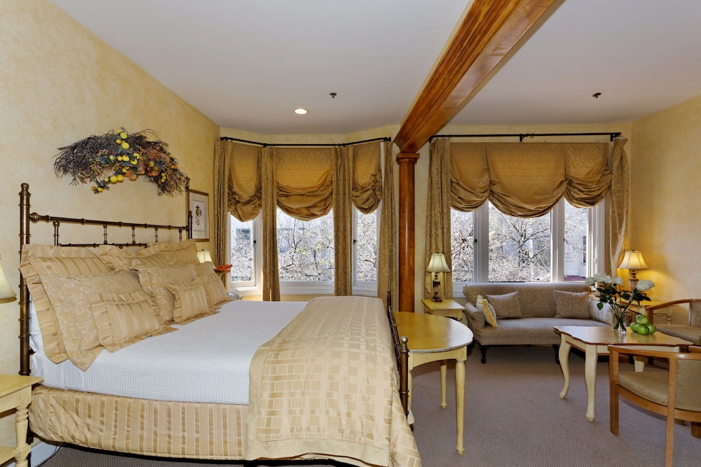 Sausalito Suite ADA 201 photo 1