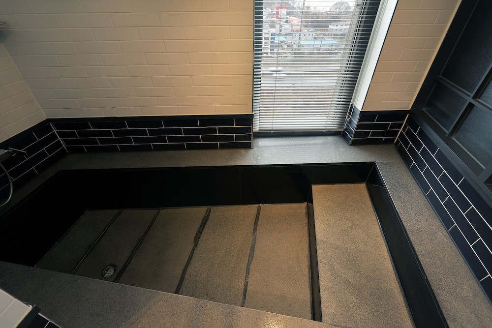 Premier Suite Room (Complimentary Pool Access for 2) - Photo 15