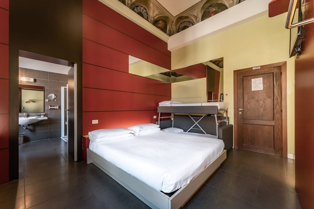 Superior Quadruple Room photo 2