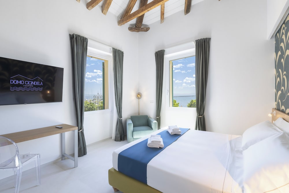 SUPERIOR DELUXE DOUBLE/TWIN ROOM WITH ROOM VIEW