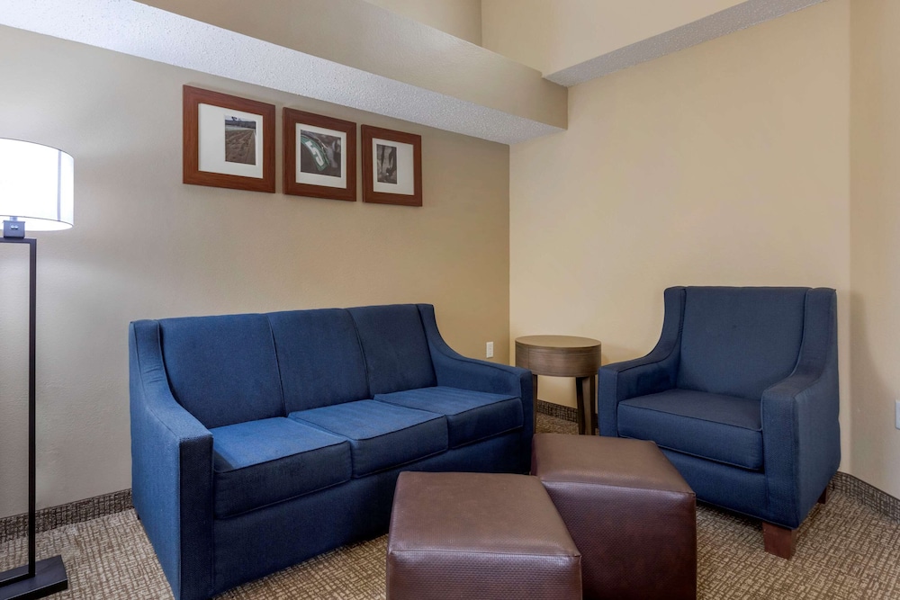 Suite, 1 King Bed with Sofa bed, Non Smoking (Upgrade) - Photo 4