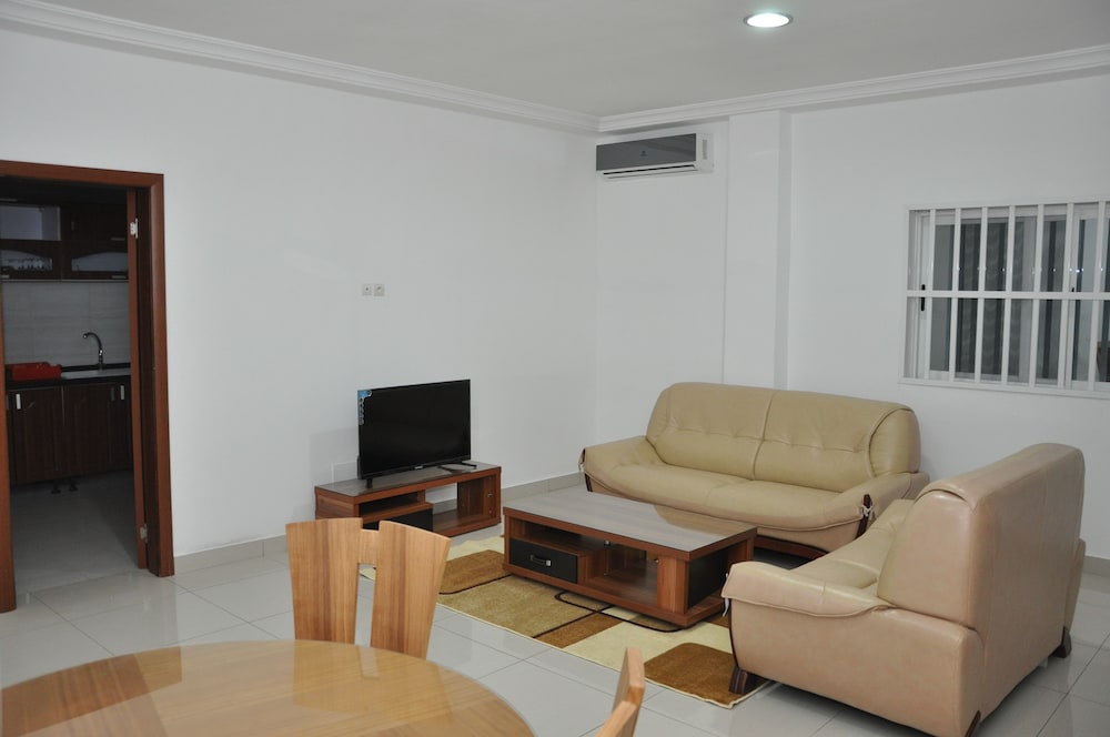 Apartment (Lautrec) photo 2