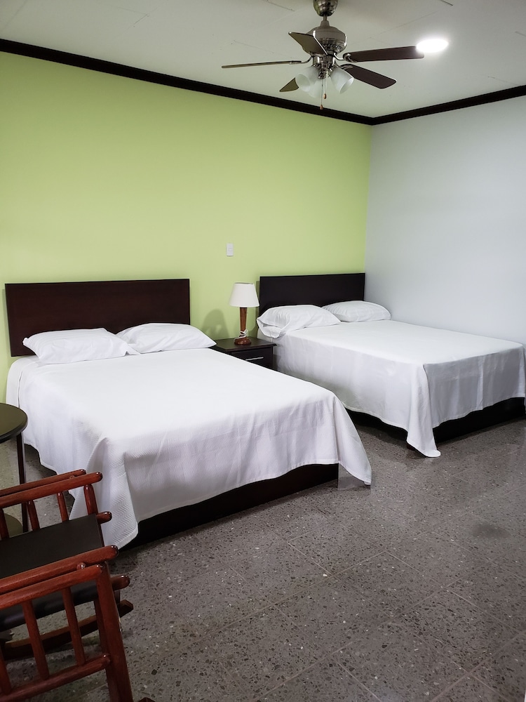 Room, 2 Double Beds photo 2