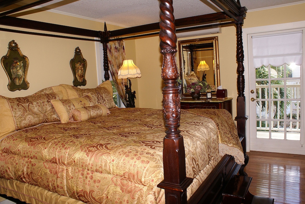 Renoir luxury suite