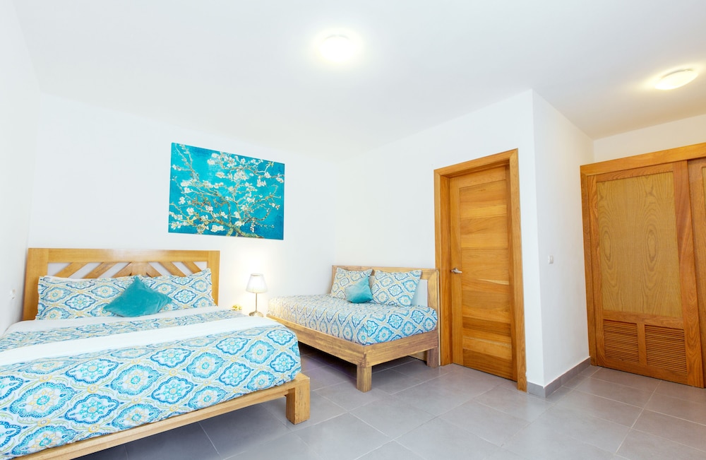 Deluxe Suite, 1 Bedroom (Beach Club Access)