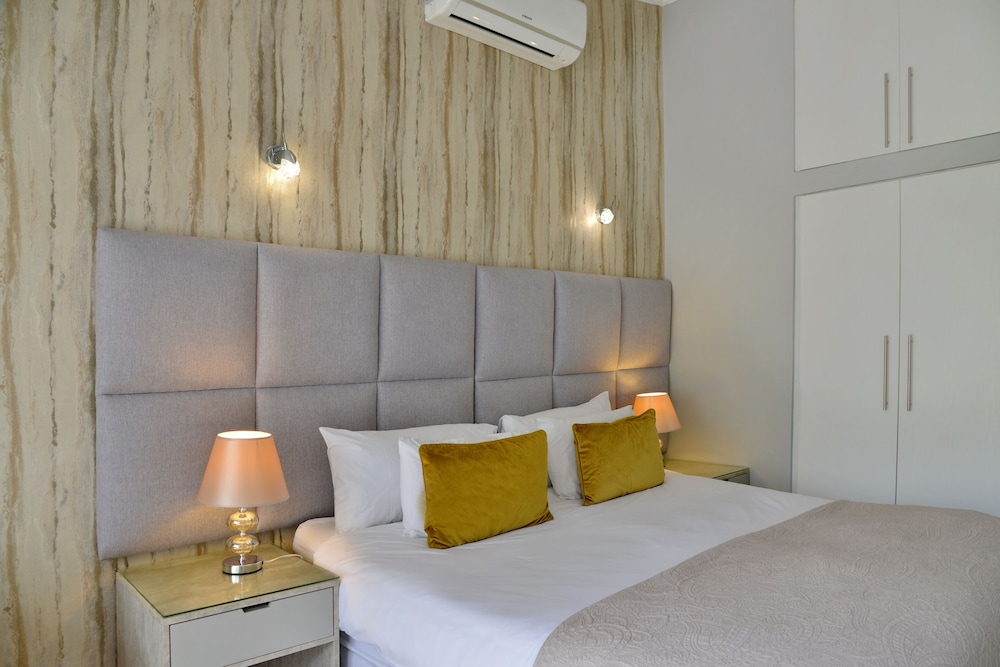 Luxury Room (Upstairs) - Photo 6