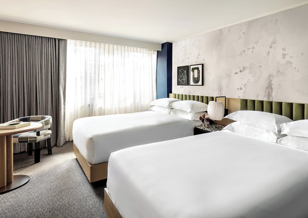 Room, 2 Queen Beds, Accessible Bathtub (Communication, Mobility) thumbnail 6