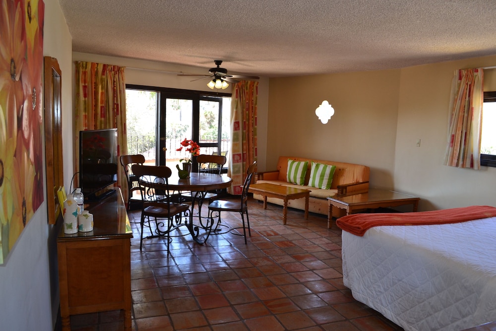 Suite (With Kitchen) photo 3