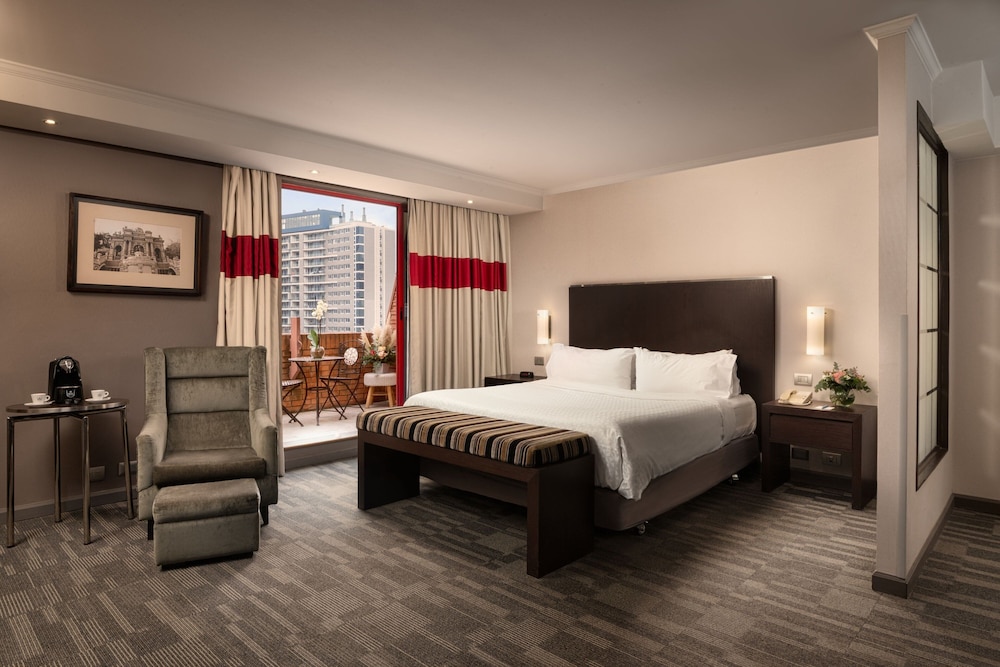 Junior Suite, 1 King Bed, Corner - Photo 5