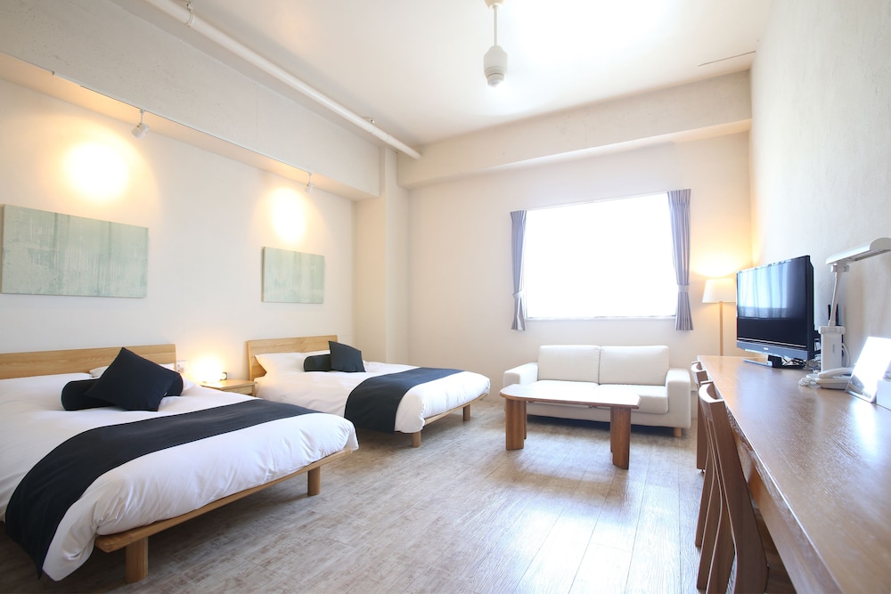 Premium Twin Room (daily towel change and garbage pickup, housekeeping every 3 nights) photo 2