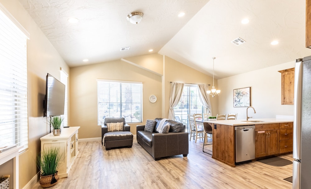 Townhome, 3 Bedrooms photo 1
