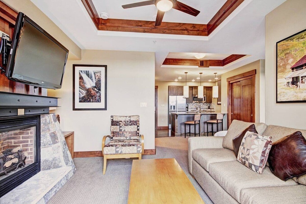 Studio (Condominium)