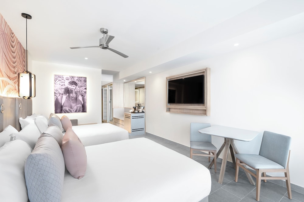 Luxury Junior Suite Beach Front Swim Out Diamond Club