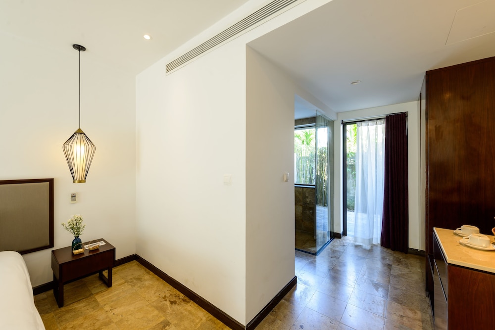 Premier Double or Twin Room, Bathtub photo 3