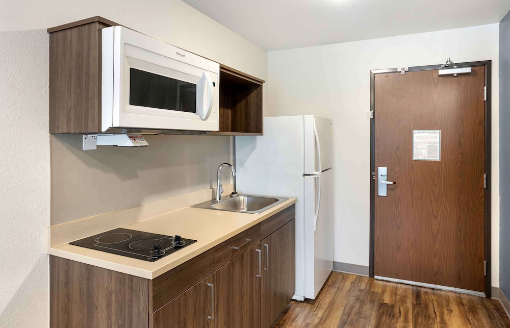Deluxe Studio, 1 King Bed with Sofa bed, Non Smoking, Refrigerator & Microwave - Photo 3