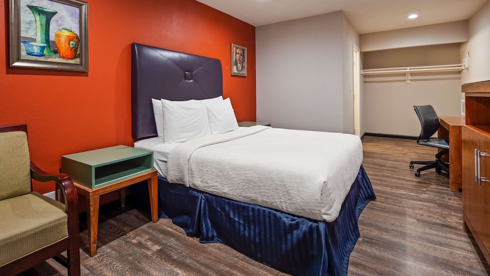 Standard Suite, 2 Queen Beds, Non Smoking, Refrigerator & Microwave photo 1