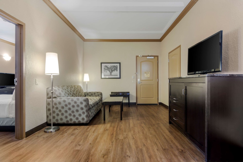 Suite, 1 King Bed, Non Smoking, Refrigerator & Microwave (Separate Living Room;with Sofabed) photo 2