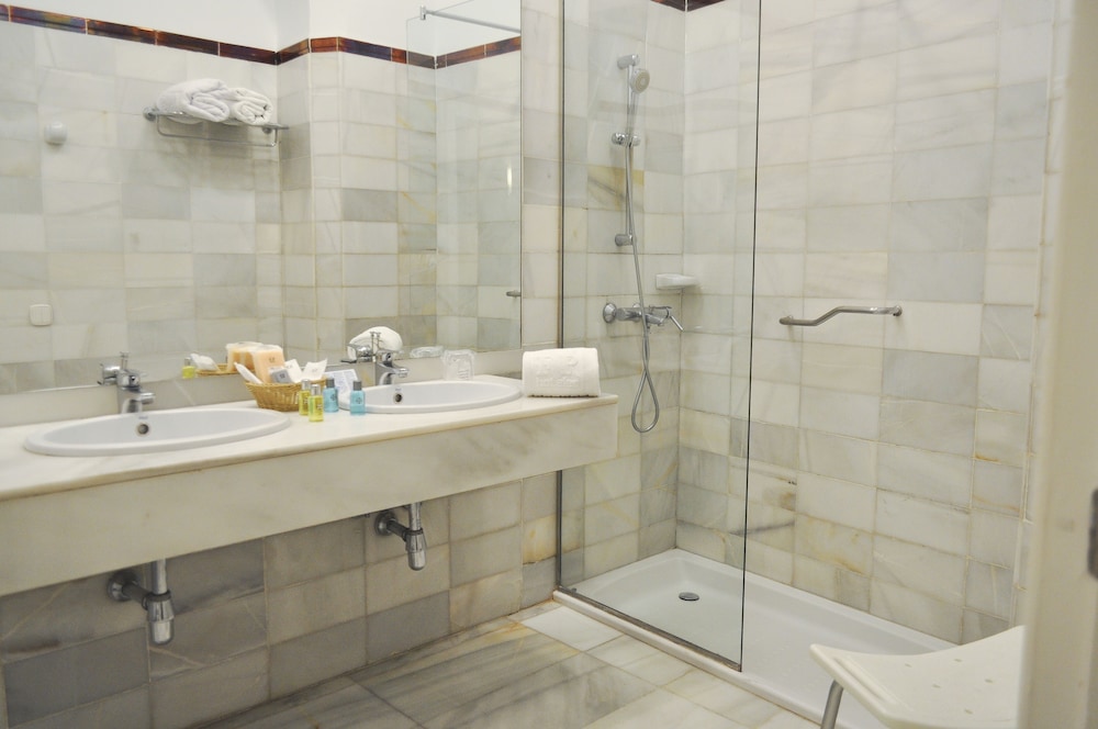 Double Room - Photo 12