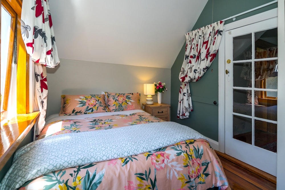 Sun Flower Suite photo 2