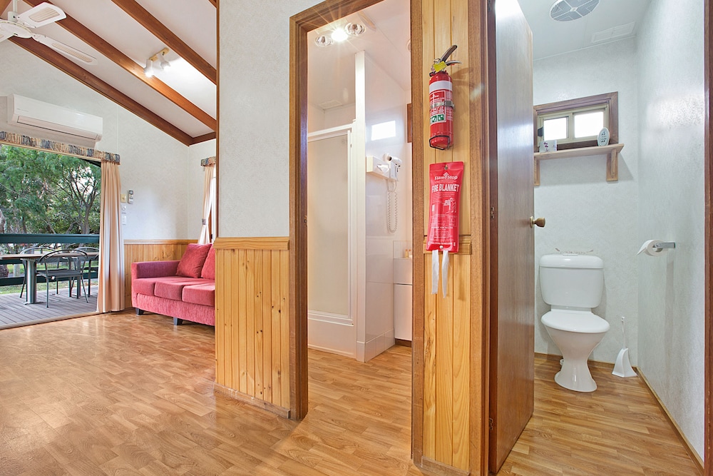 Family Cabin, 2 Bedrooms photo 2