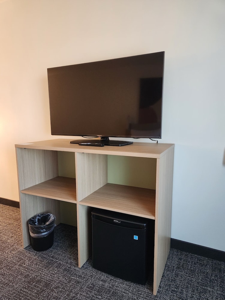 Room, 2 Queen Beds, Accessible, Bathtub (Mobility) photo 2