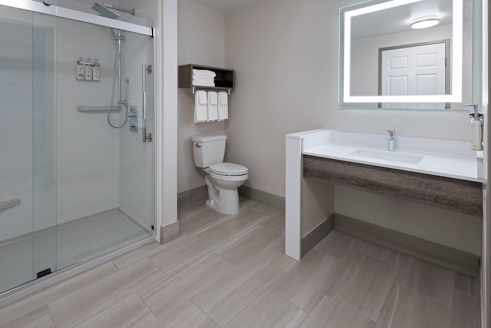 Suite, 1 Bedroom - Photo 7
